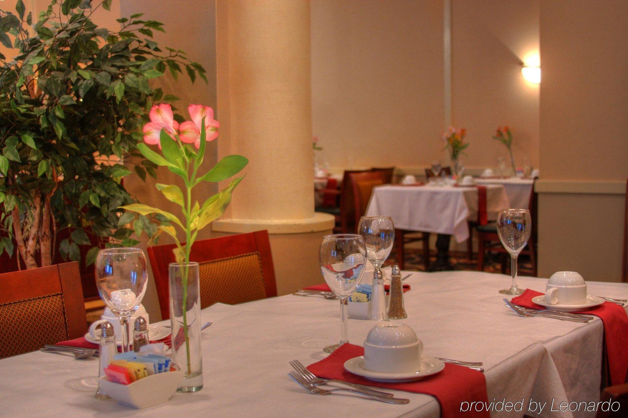 Red Lion Hotel 크롬웰 레스토랑 사진